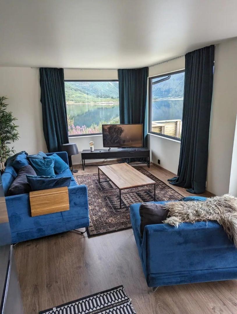 Villa Nydelig Hytte Med Fantastisk Beliggenhet Ved Sjoen Laupstad Exterior foto
