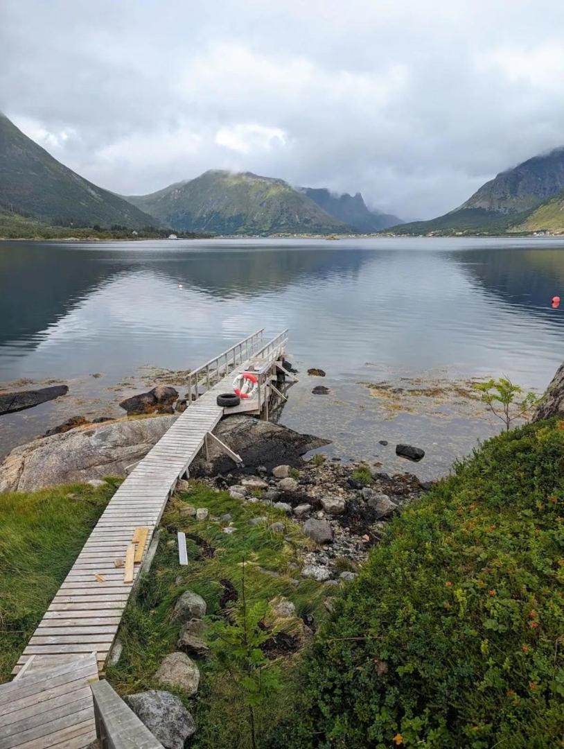 Villa Nydelig Hytte Med Fantastisk Beliggenhet Ved Sjoen Laupstad Exterior foto