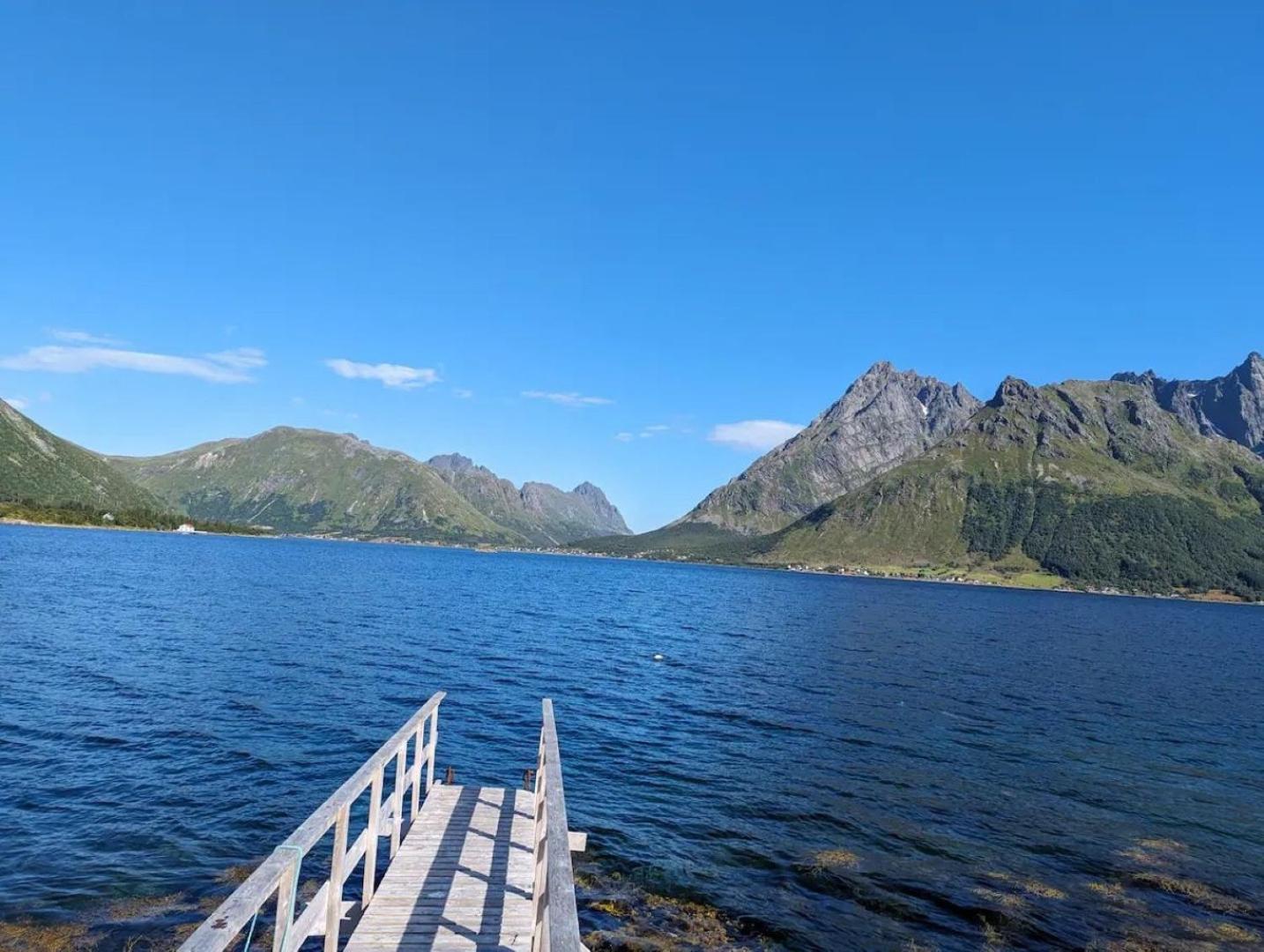 Villa Nydelig Hytte Med Fantastisk Beliggenhet Ved Sjoen Laupstad Exterior foto